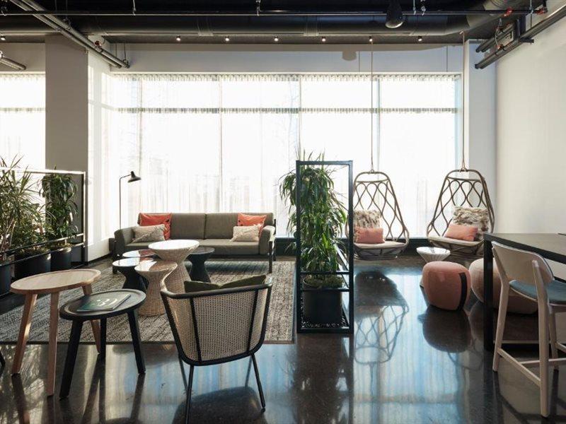 Alt Hotel Calgary East Village Bagian luar foto