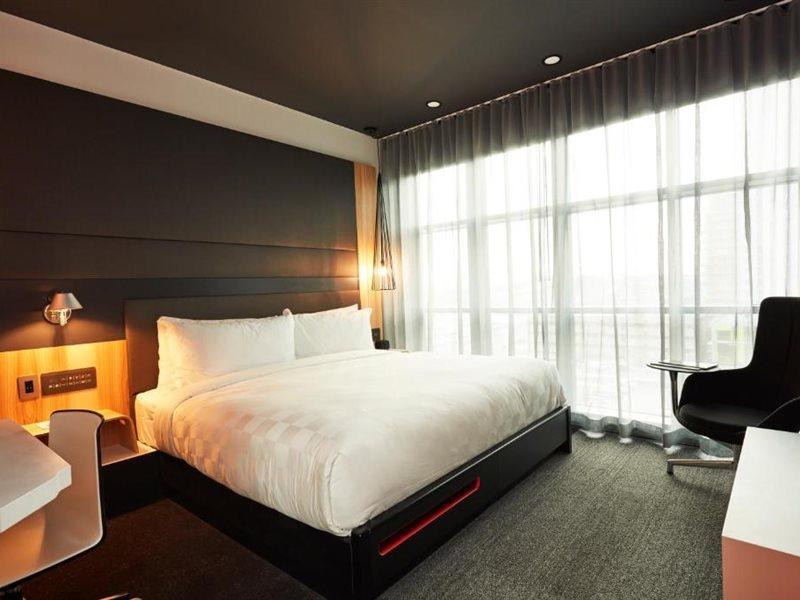 Alt Hotel Calgary East Village Bagian luar foto