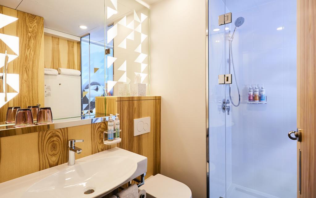 Alt Hotel Calgary East Village Bagian luar foto