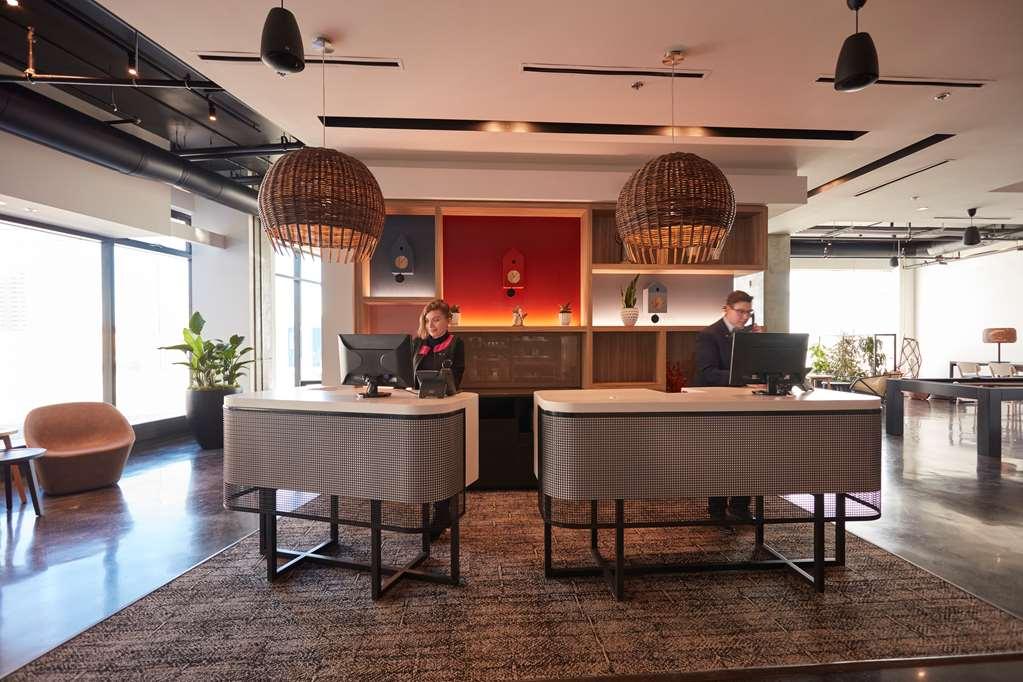 Alt Hotel Calgary East Village Bagian luar foto