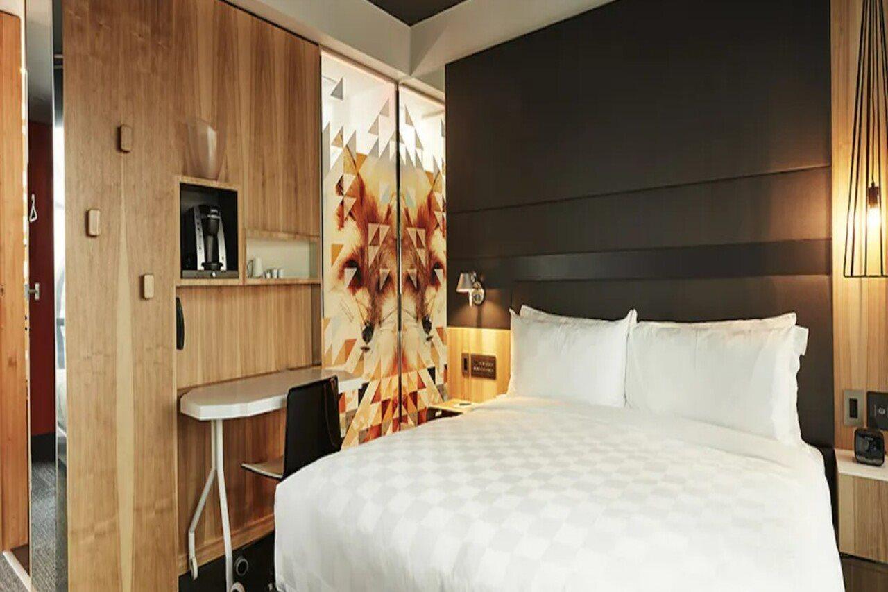 Alt Hotel Calgary East Village Bagian luar foto