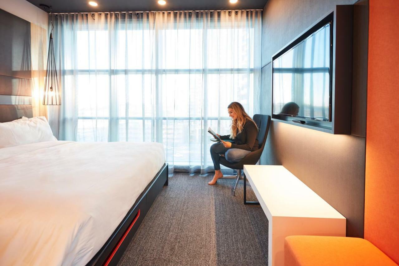 Alt Hotel Calgary East Village Bagian luar foto