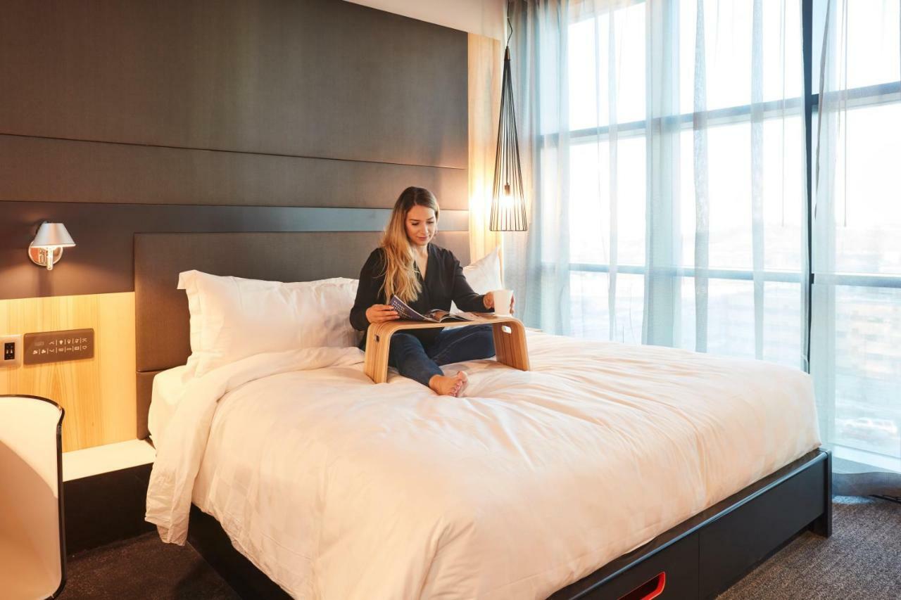 Alt Hotel Calgary East Village Bagian luar foto