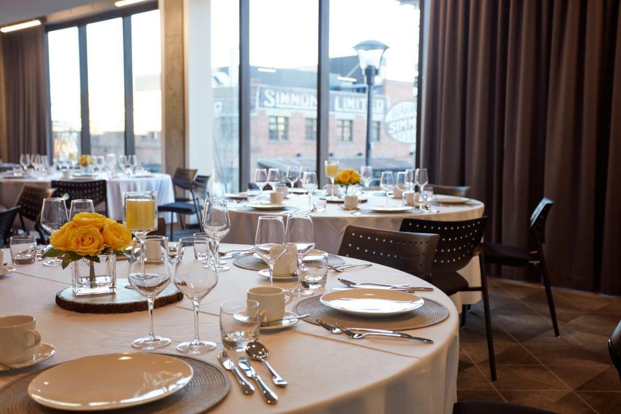Alt Hotel Calgary East Village Bagian luar foto